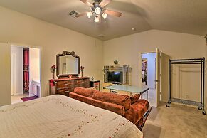 Family-friendly Home ~ 12 Mi to Space Center!