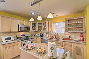 Family-friendly Home ~ 12 Mi to Space Center!