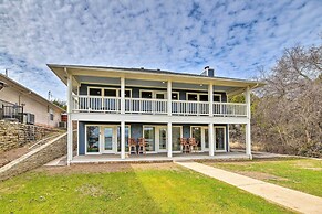 Lake Dayz Granbury Retreat w/ Private Dock!