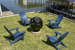 Lake Dayz Granbury Retreat w/ Private Dock!