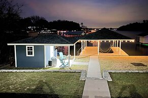 Lake Dayz Granbury Retreat w/ Private Dock!