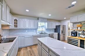 Lake Dayz Granbury Retreat w/ Private Dock!