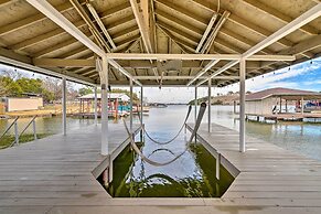 Lake Dayz Granbury Retreat w/ Private Dock!