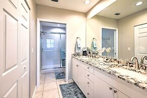 Naples Escape in Regatta w/ Resort Amenities!