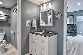 Beachy Rockport Condo w/ Pool & Fishing Pier!