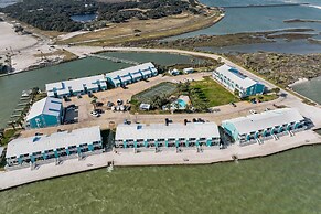 Beachy Rockport Condo w/ Pool & Fishing Pier!