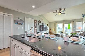 Beachy Rockport Condo w/ Pool & Fishing Pier!