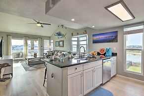 Beachy Rockport Condo w/ Pool & Fishing Pier!
