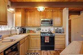 Furnished Deck: High Sierra Cabin in Twain Harte!