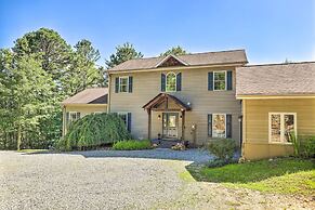 Peaceful Pisgah Mountain Getaway w/ Hot Tub!