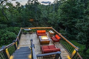 Peaceful Pisgah Mountain Getaway w/ Hot Tub!