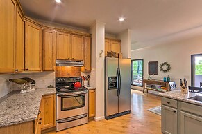 Peaceful Pisgah Mountain Getaway w/ Hot Tub!