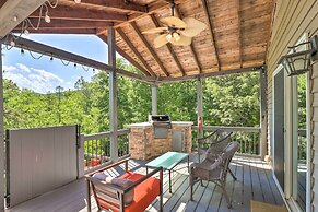 Peaceful Pisgah Mountain Getaway w/ Hot Tub!