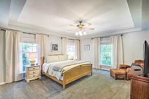 Peaceful Pisgah Mountain Getaway w/ Hot Tub!