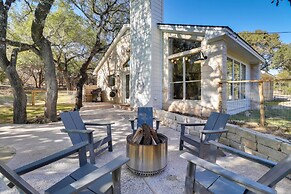 Shaded Getaway w/ BBQ & Fire Pit in Austin!