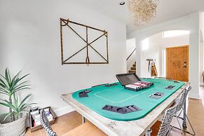 Shaded Getaway w/ BBQ & Fire Pit in Austin!