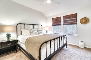 Shaded Getaway w/ BBQ & Fire Pit in Austin!