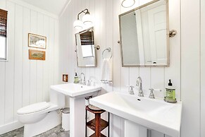 Shaded Getaway w/ BBQ & Fire Pit in Austin!