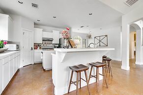 Shaded Getaway w/ BBQ & Fire Pit in Austin!