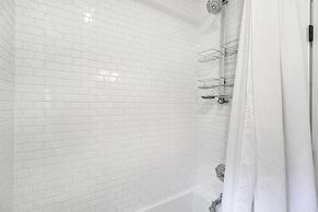 Shaded Getaway w/ BBQ & Fire Pit in Austin!