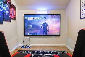 Shaded Getaway w/ BBQ & Fire Pit in Austin!