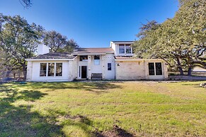 Shaded Getaway w/ BBQ & Fire Pit in Austin!