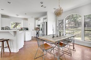 Shaded Getaway w/ BBQ & Fire Pit in Austin!
