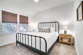 Shaded Getaway w/ BBQ & Fire Pit in Austin!