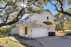 Shaded Getaway w/ BBQ & Fire Pit in Austin!