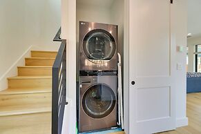 Chic Austin House w/ Spacious Backyard & Hammock