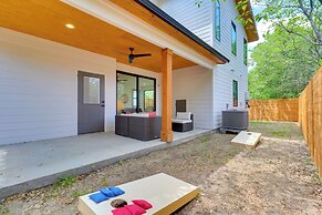 Chic Austin House w/ Spacious Backyard & Hammock