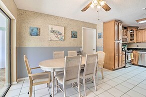 Screened Lanai: Colorful Cape Coral Retreat