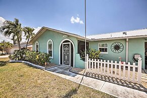 Screened Lanai: Colorful Cape Coral Retreat