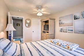 Screened Lanai: Colorful Cape Coral Retreat