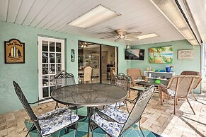 Screened Lanai: Colorful Cape Coral Retreat