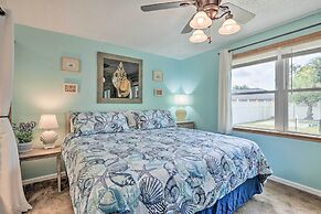 Screened Lanai: Colorful Cape Coral Retreat