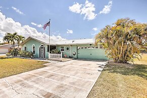 Screened Lanai: Colorful Cape Coral Retreat