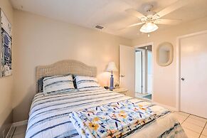 Screened Lanai: Colorful Cape Coral Retreat