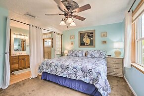 Screened Lanai: Colorful Cape Coral Retreat