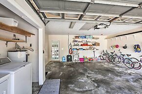 Screened Lanai: Colorful Cape Coral Retreat