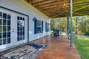 Spacious Norfork Lake Home: Game Room + Views!