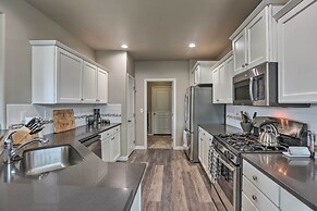 Chic Bend Home w/ Deck < 3 Mi to Downtown!