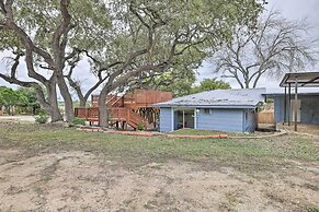 Convenient Canyon Lake Home w/ Deck & Grill!