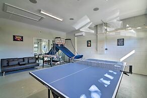 5 Mi to Disney World: Retreat w/ Pool & Lanai!