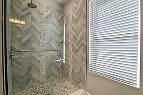 5 Mi to Disney World: Retreat w/ Pool & Lanai!