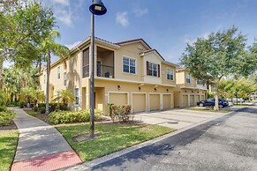Kissimmee Retreat w/ Pool Access < 4 Mi to Disney!
