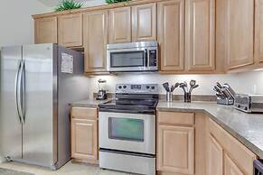 Kissimmee Retreat w/ Pool Access < 4 Mi to Disney!