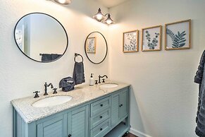 New Braunfels Haven w/ Hot Tub & Fire Pit!
