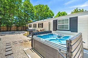 New Braunfels Haven w/ Hot Tub & Fire Pit!