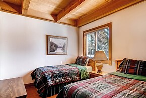 Inviting Ski Getaway < 1 Mile to Northstar Resort!